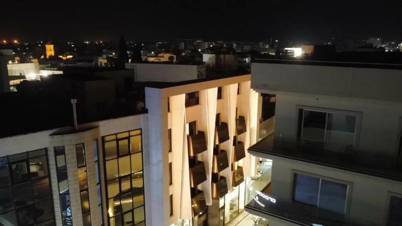 לרנקה Raam Luxury Suites